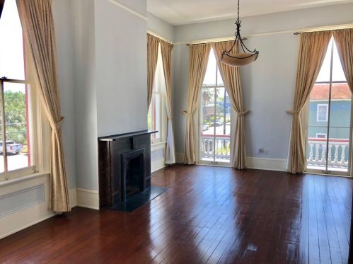 1802 Sealy St, Galveston TX 77550-3813 exterior