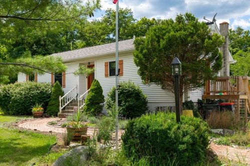 26 Beacham Rd, Rhinebeck NY  12572-3000 exterior