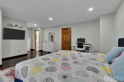 2 Covington Ct, East Brunswick NJ  08816-5127 exterior
