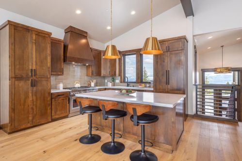 13701 Ski Slope Way, Truckee CA  96161 exterior