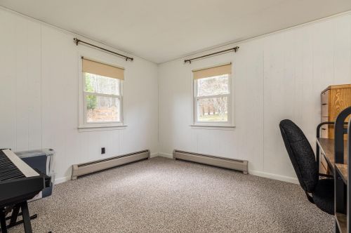 16 Snell Rd, Lee NH  03861-6719 exterior