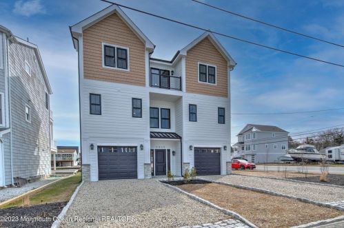 1217 Niihau Dr, Lacey NJ  08731-4702 exterior