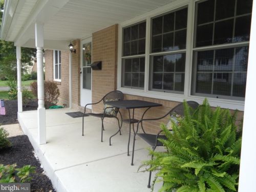703 Hilltop Rd, Riverton, NJ 08077-3342