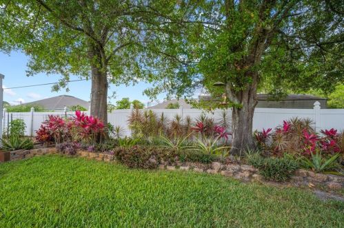 107 Hawthorne Cir, Fort Pierce FL 34953-3524 exterior