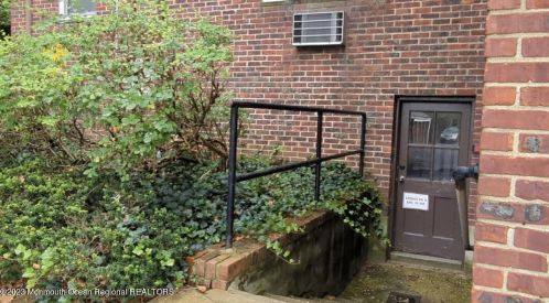 99 Mnr Dr, Tinton Falls NJ 07712-2568 exterior