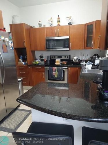 18067 74th Ct, Hialeah, FL 33015-8455