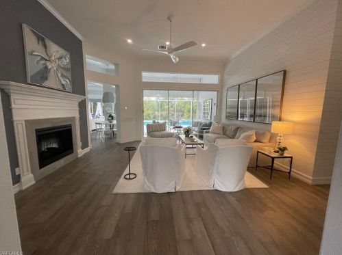 1943 Wexford Ct, Naples, FL 34109-1415