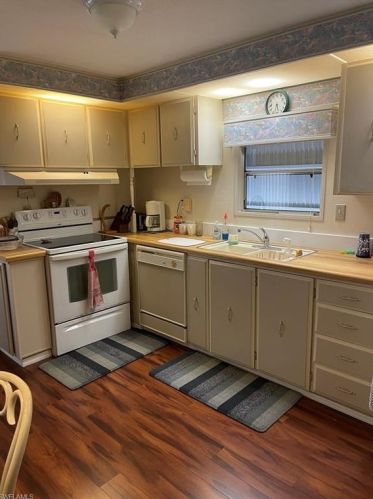 27573 Hale Dr, Bonita Springs, FL 34135-7101