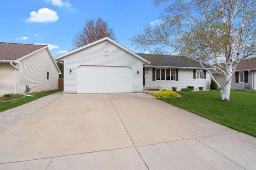 919 Gerard Dr, Green Bay, WI 54302-2470