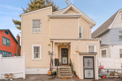 82 Montgomery St, Bloomfield NJ  07003-6064 exterior