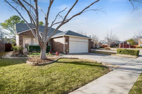 4009 Juniper Ct, Euless, TX 76040-3405