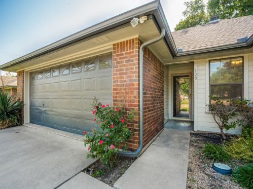305 Boardwalk St, Midlothian TX  76065-6717 exterior