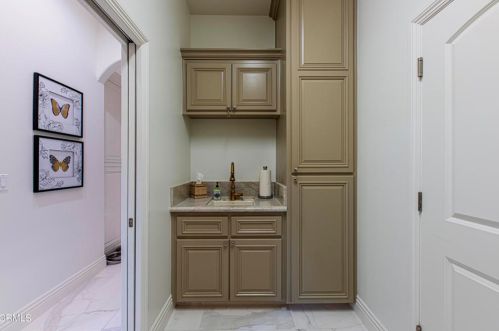 840 Fairway Dr, Bakersfield CA 93309-2416 exterior