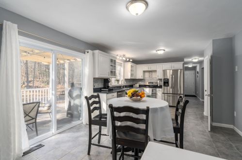 4 Ames Rd, Brookline NH  03033-2304 exterior