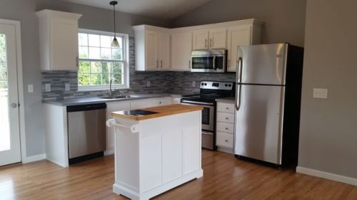 621 Crows Nest Ln, Macedon, NY 14502-8860