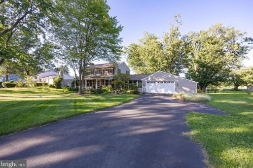 871 Chester Dr, Pottstown PA 19465-7518 exterior