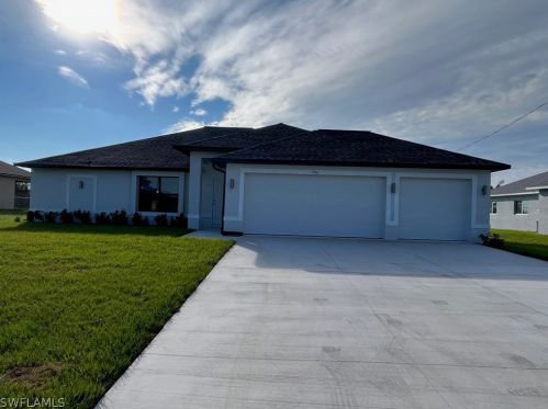 902 11th Pl, Cape Coral FL  33991-2456 exterior