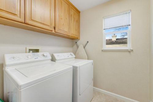 1409 Birdie Dr, Windsor CA  95492-8717 exterior