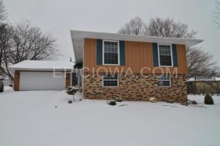 1521 Parkwood Ln, Cedar Rapids IA  52402-1027 exterior