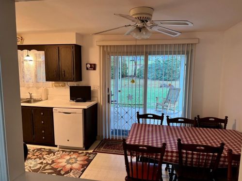 1521 Sycamore St, South Connellsville PA  15425-4954 exterior