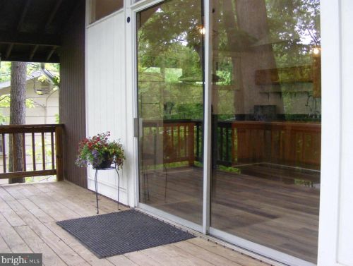 96 Big Red Oak Rd, Harpers Ferry WV  25425-5893 exterior