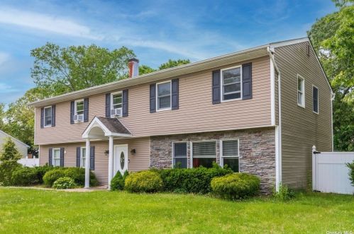 231 Mark Tree Rd, South Setauket, NY 11720-2202