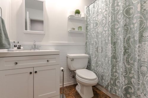 113 Mdw Ln, Denton TX  76207-7409 exterior