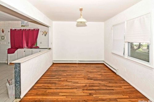 43 Julie Cres, Central Islip NY  11722-4907 exterior