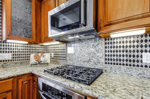 876 Winchester Blvd, San Jose CA 95128-3762 exterior