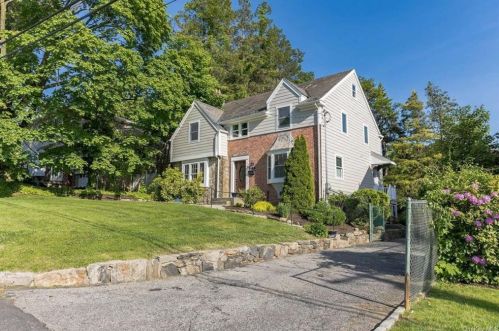 20 Disbrow Ln, New Rochelle NY  10804-3209 exterior