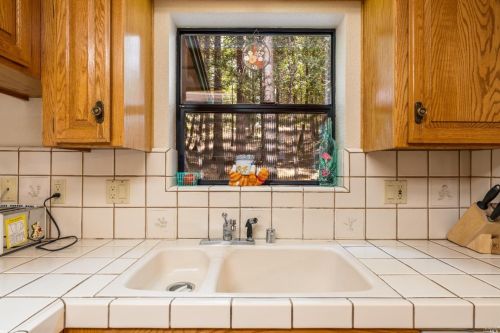 27421 Ridge Rd, Willits CA  95490-8985 exterior