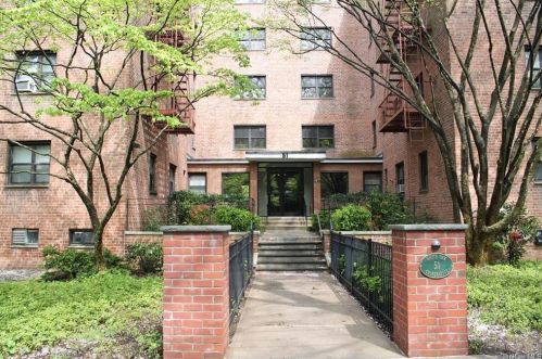 51 White Oak St, New Rochelle NY  10801-1714 exterior