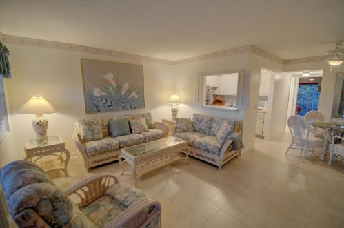 119 Kingswood F, West Palm Beach, FL 33417-7731