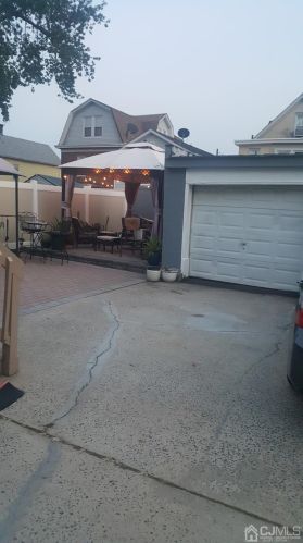 555 Neville St, Perth Amboy, NJ 08861-3009