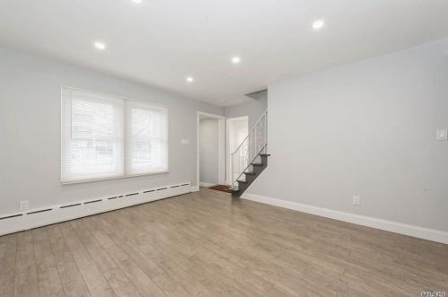 81-44 256th St, Floral Park, NY 11004-1207