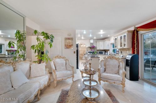 27535 Freetown Ln, Calabasas CA  91301-3560 exterior