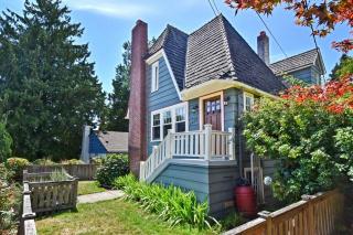5205 36th Ave, Seattle, WA 98105-3127