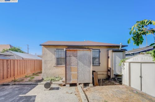 9326 Cherry St, Oakland CA  94603-1632 exterior