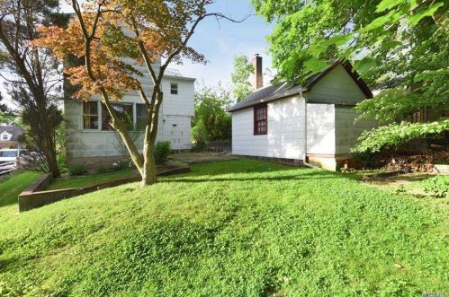 34 Franklin Pl, Great Neck, NY 11023-1229