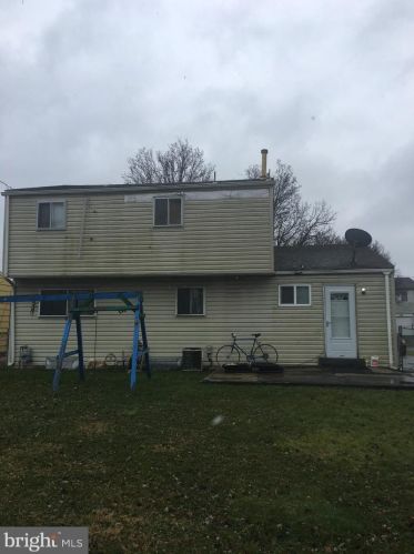 9 Guenever Dr, New Castle, DE 19720-2922