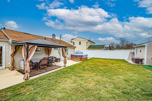 4156 Florence Rd, Bethpage NY  11714-6237 exterior