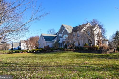 4 Millennium Dr, Columbus NJ  08022-2250 exterior