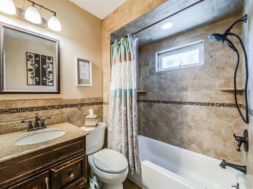 27 Hilden St, San Remo NY  11754-1743 exterior