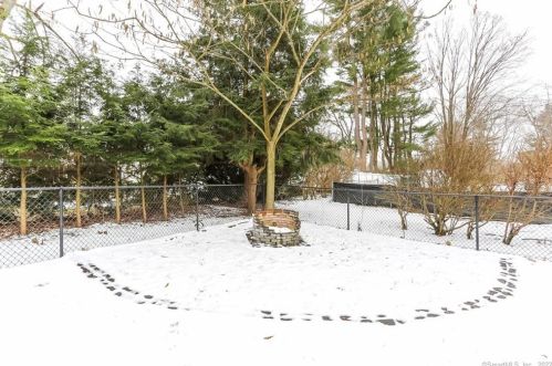 54 Woodbridge Rd, Glastonbury CT  06033-2925 exterior