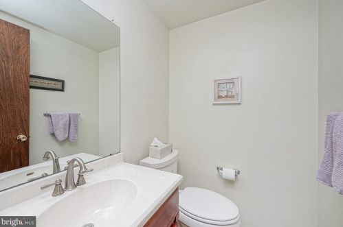 5 Stonegate Ct, Blenheim NJ  08012-5356 exterior