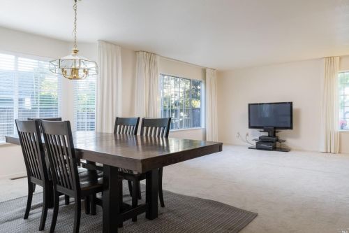 1195 Exeter Dr, Santa Rosa CA  95401-8823 exterior