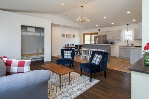 411 Egret Blvd, Minneapolis, MN 55448-4939