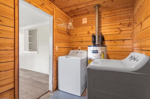 7 Armhurst Ct, Greensboro NC  27405-5911 exterior