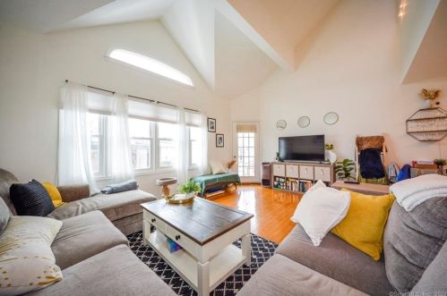 31 High St, Norwalk, CT 06851-4745