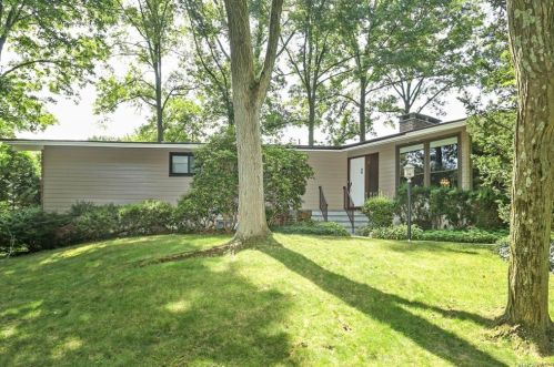 985 Pinebrook Blvd, New Rochelle, NY 10804-1809
